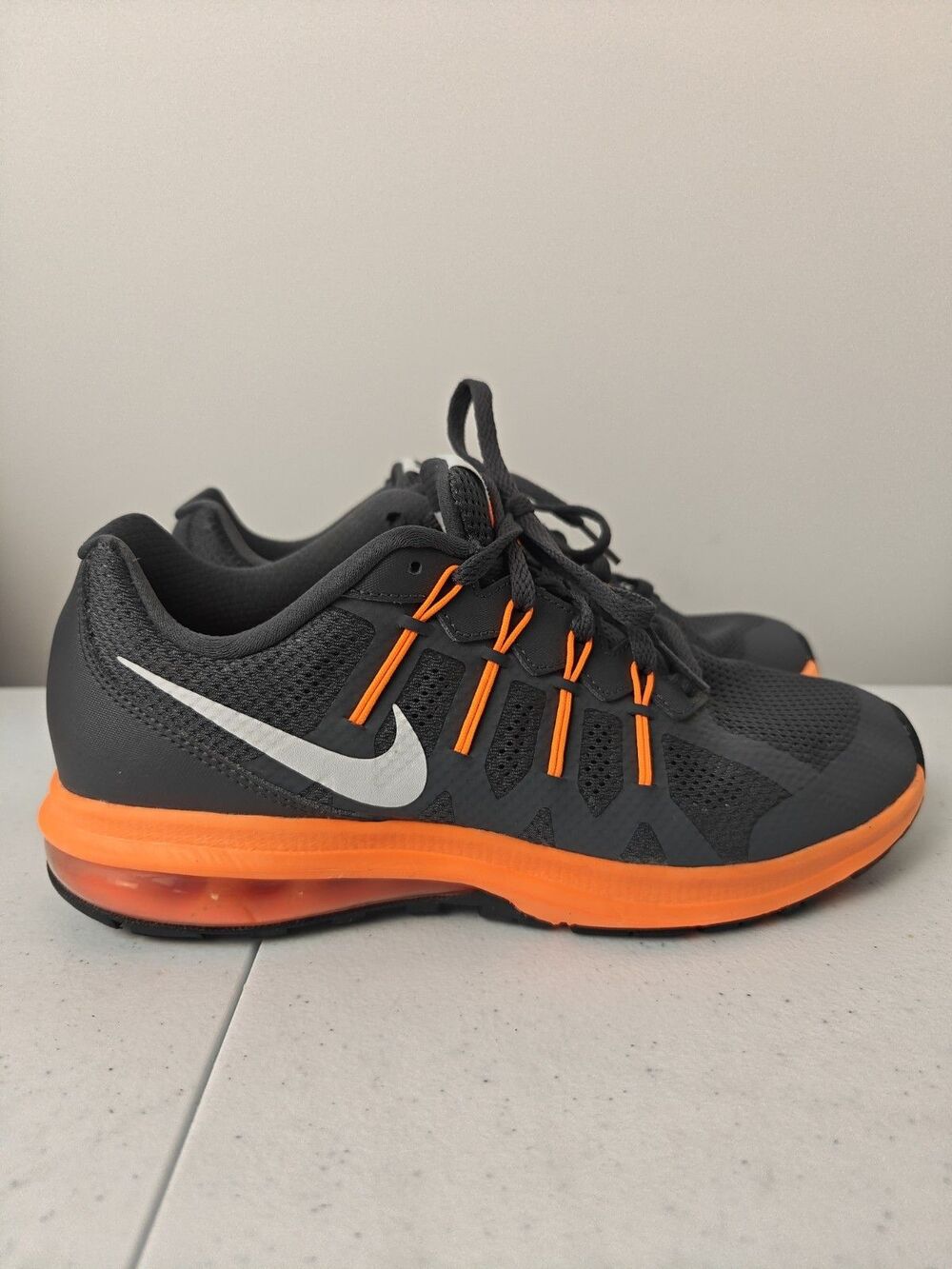 Nike Air Max Dynasty Size 7Y Gray Orange